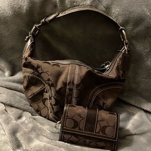 Authentic Coach hobo shoulder bag E06N-10075 and matching trifold wallet.
